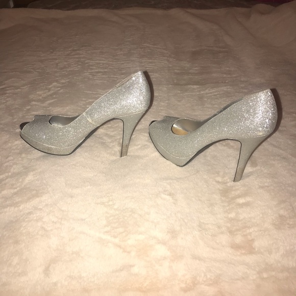 ❤️(5/$8) Sparkly Glitter High Heel Pumps - Picture 2 of 9